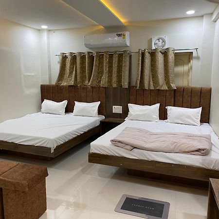 Hotel Super Palace Ujjain Bagian luar foto