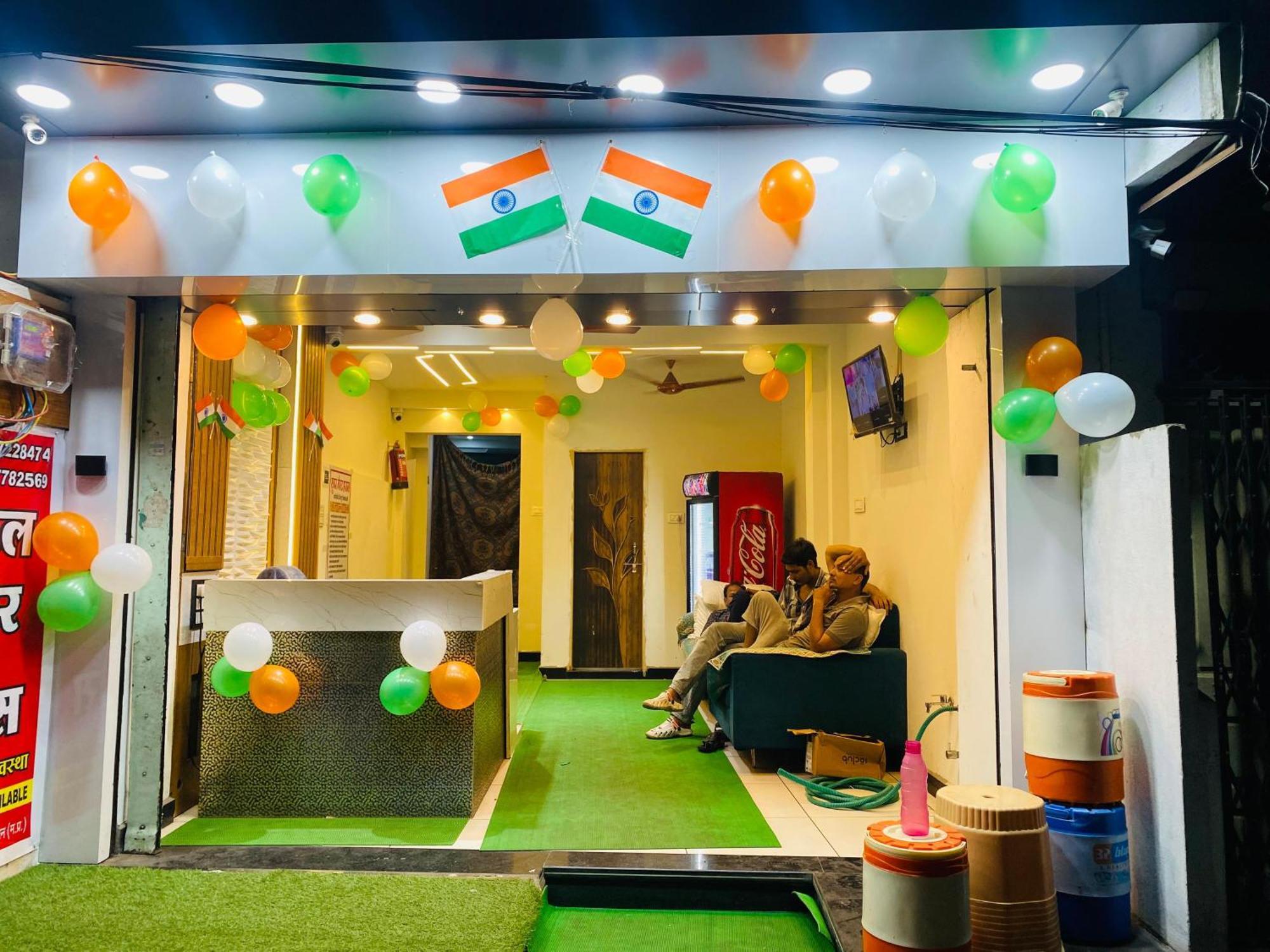 Hotel Super Palace Ujjain Bagian luar foto