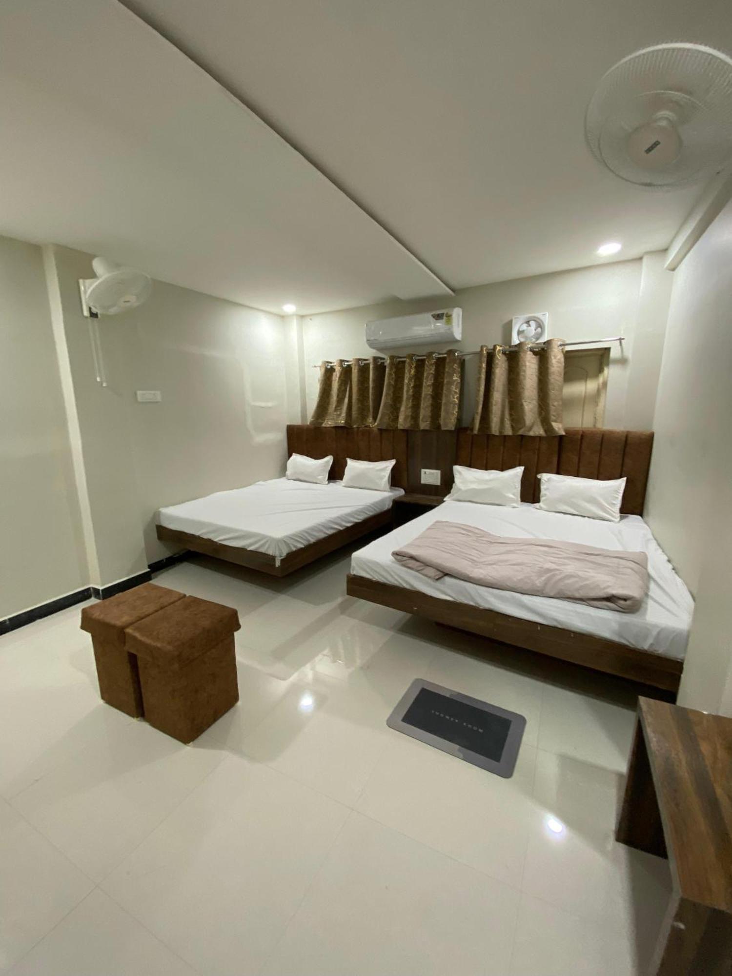 Hotel Super Palace Ujjain Bagian luar foto