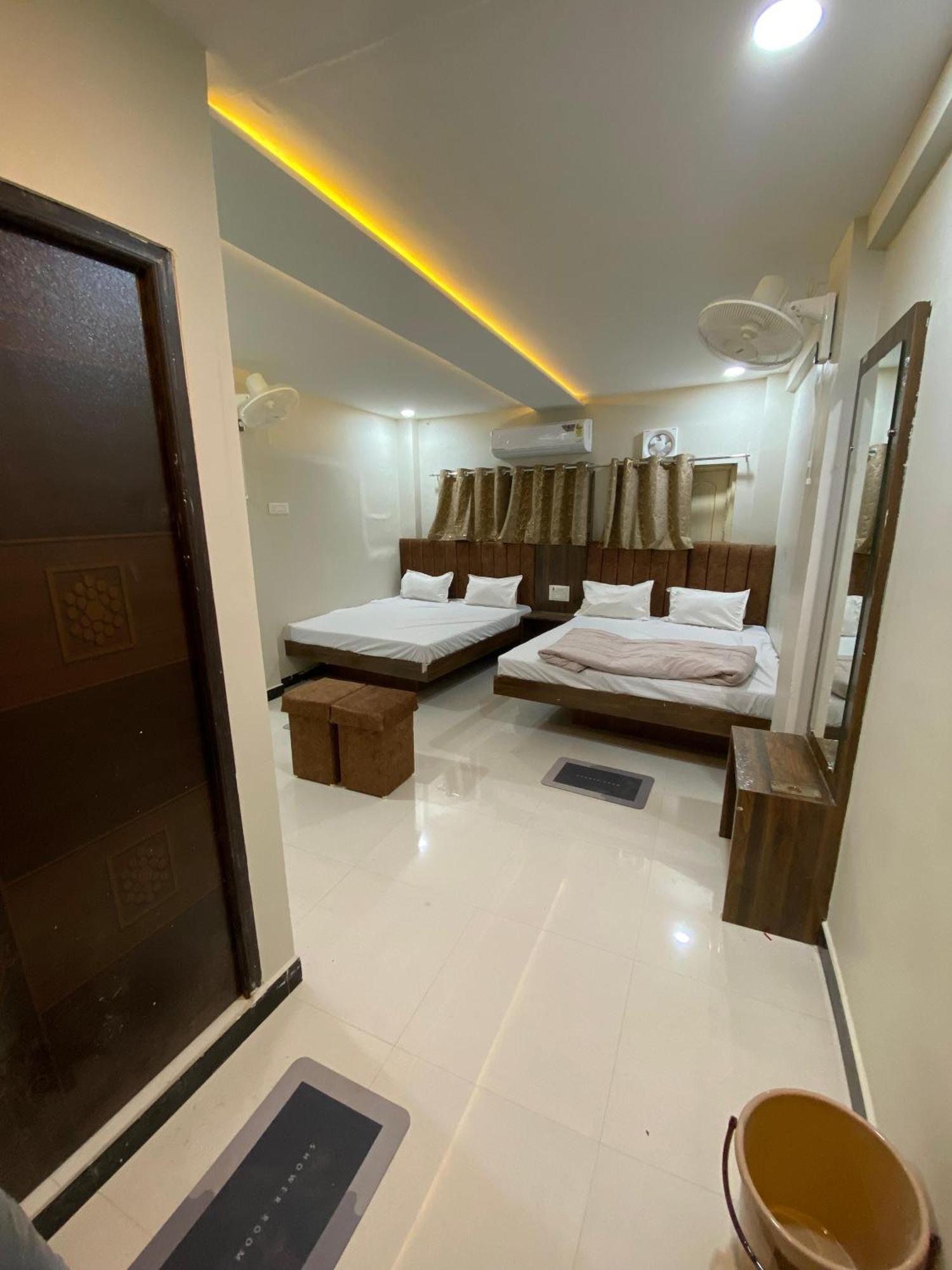 Hotel Super Palace Ujjain Bagian luar foto