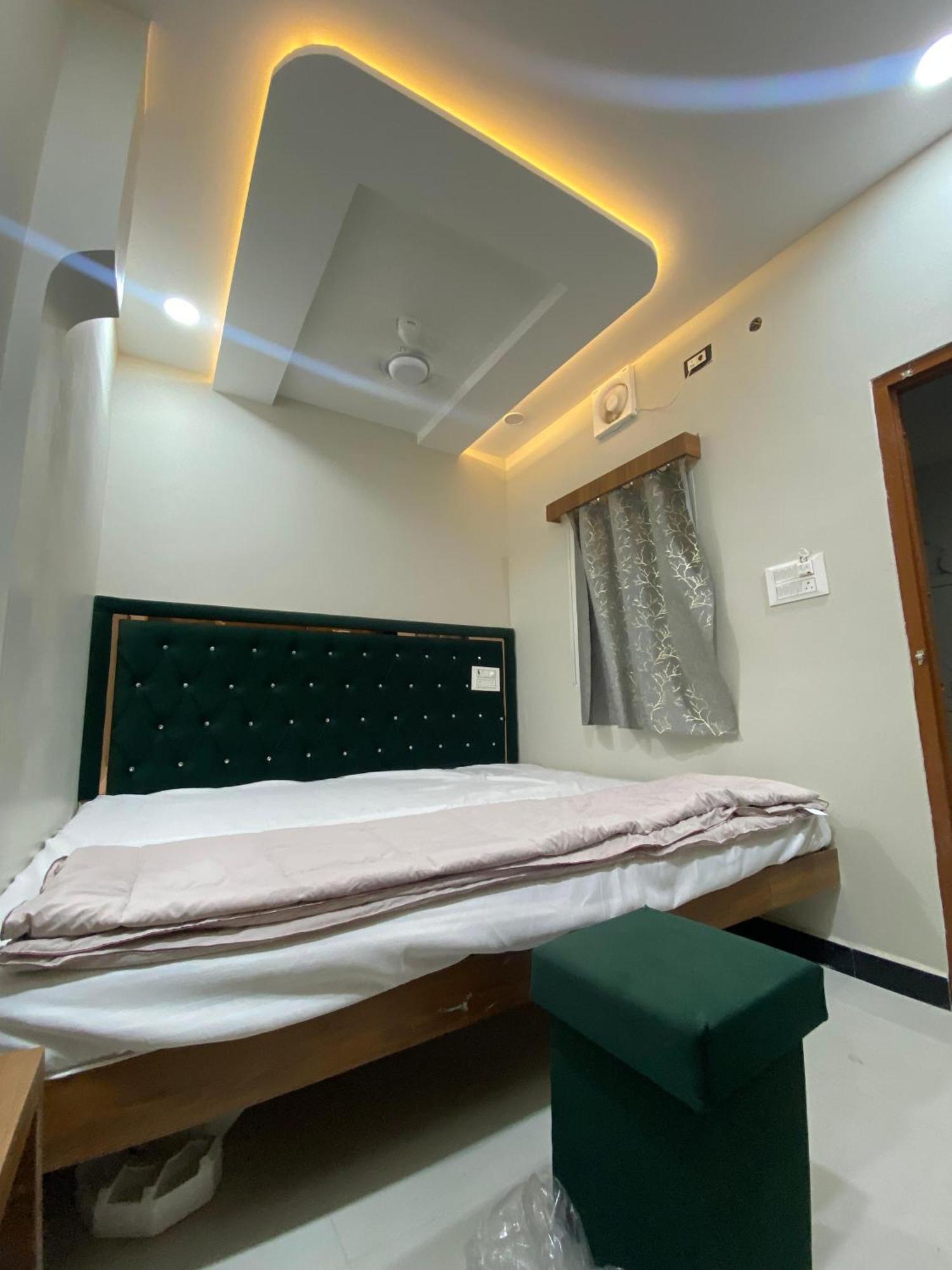 Hotel Super Palace Ujjain Bagian luar foto