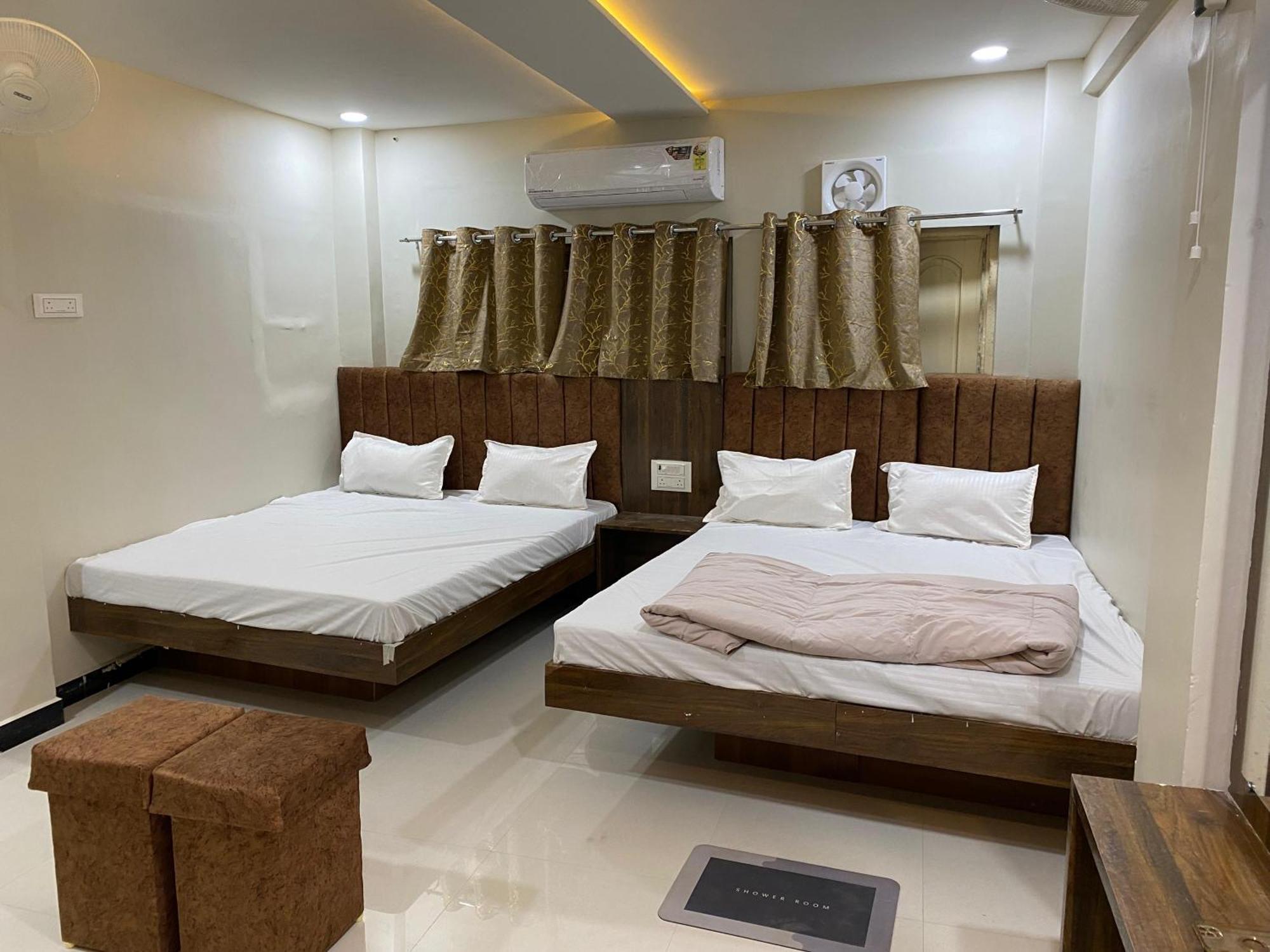 Hotel Super Palace Ujjain Bagian luar foto