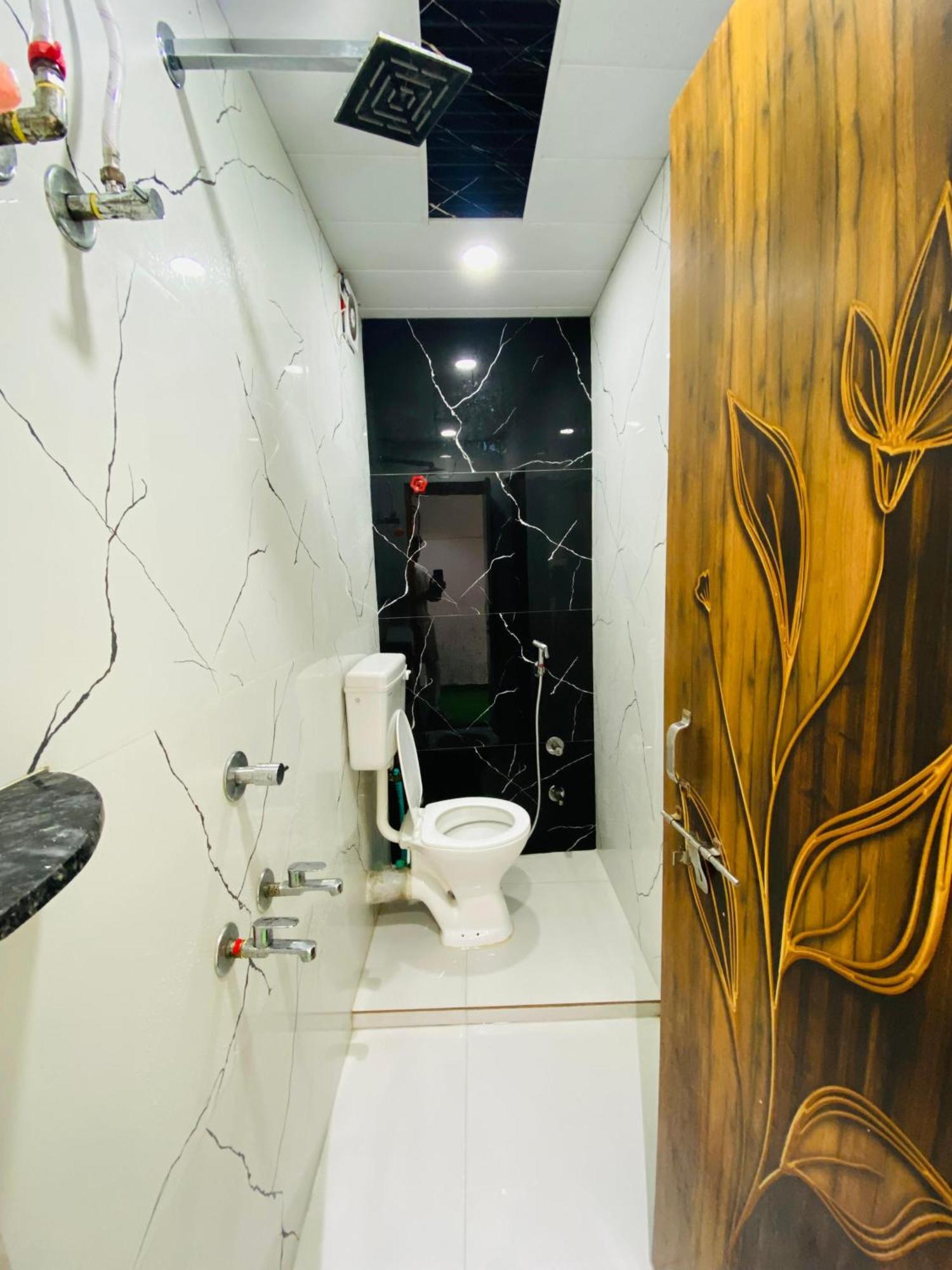 Hotel Super Palace Ujjain Bagian luar foto