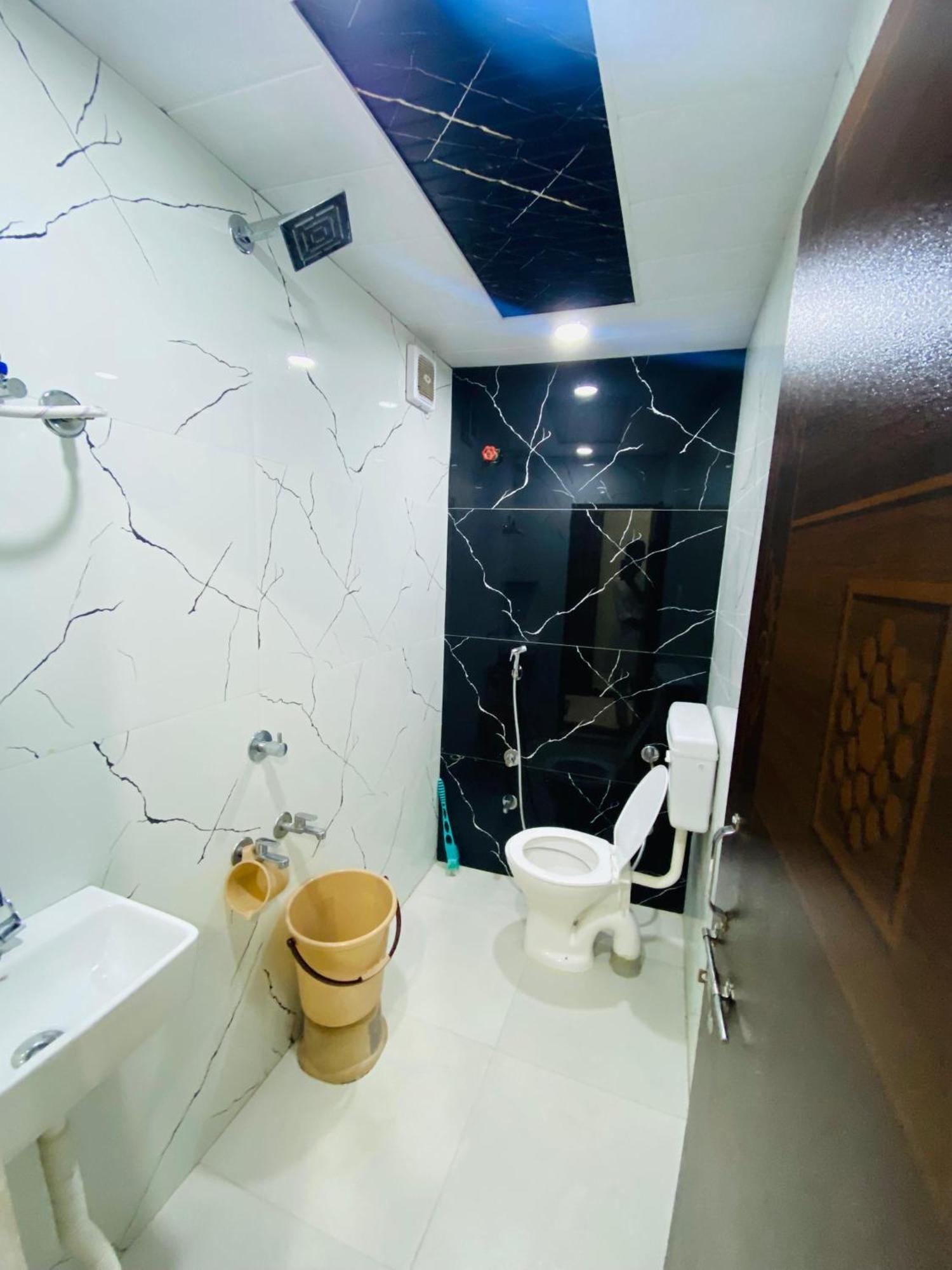 Hotel Super Palace Ujjain Bagian luar foto